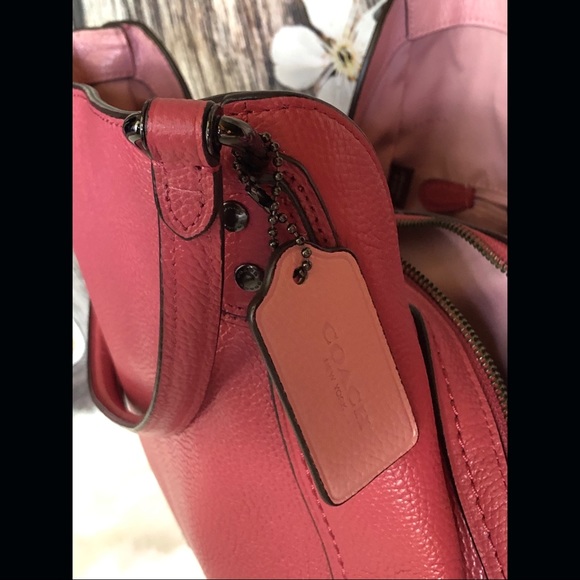 SOLD!! ⚠️Coach Edie 31 Leather Handbag in Rouge - Picture 4 of 8